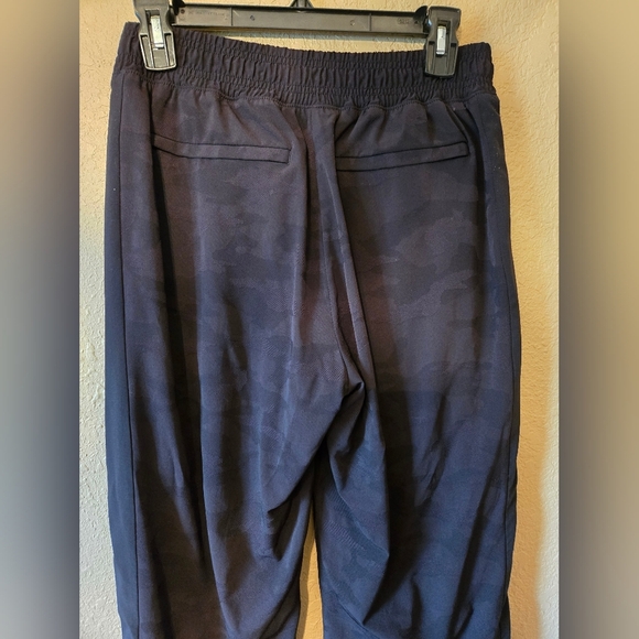 Athleta Brooklyn Textured Black Camo Lux Joggers size 4 - Picture 12 of 15